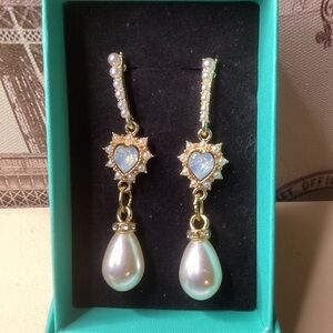 NEW Elegant Gold and Pearl Drop Earrings